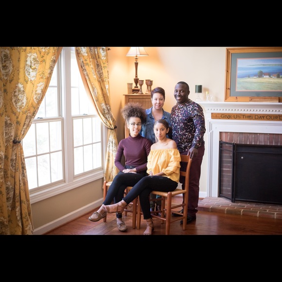 Meet your Posher, Elizabeth - Picture 2 of 2